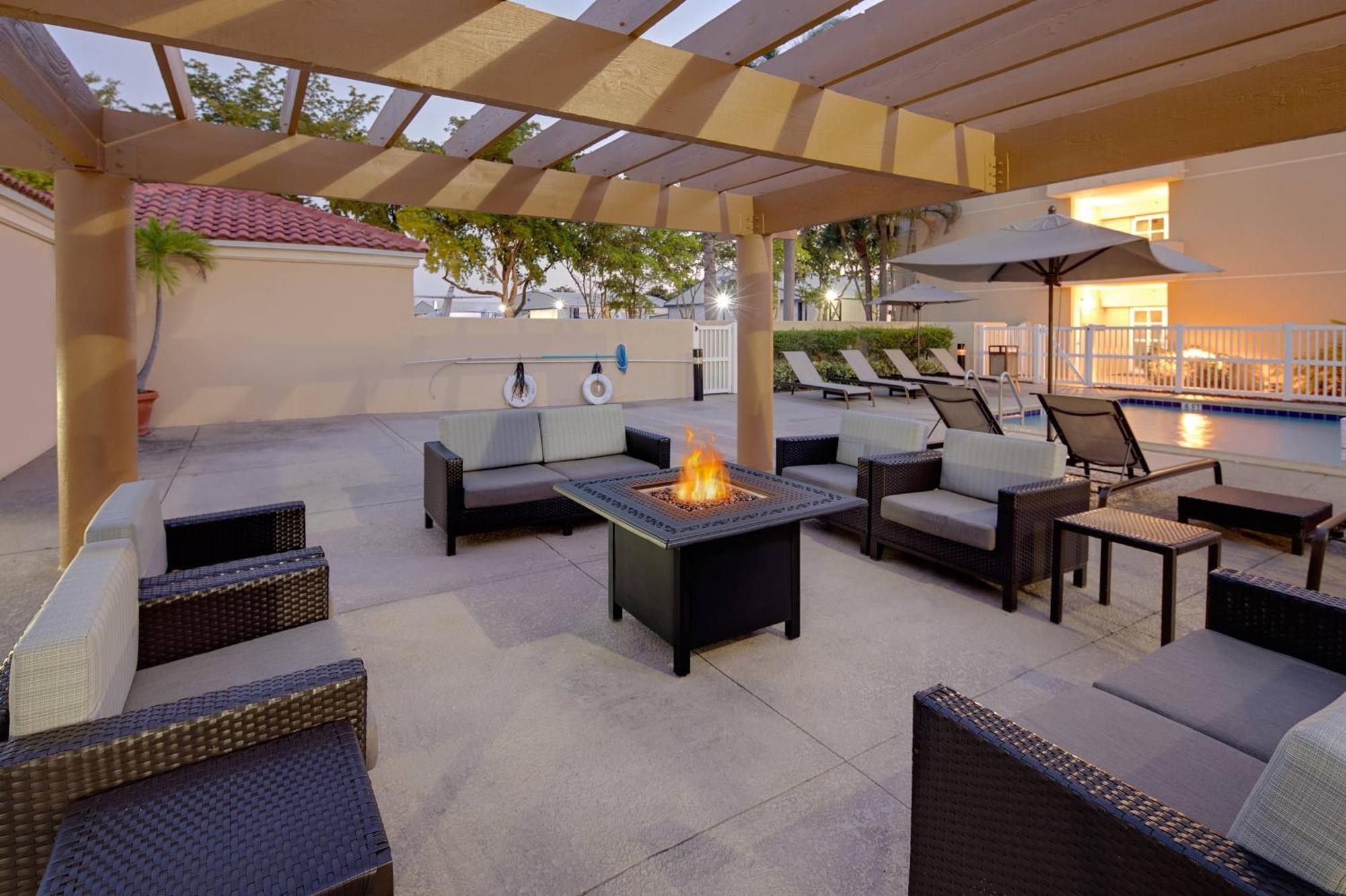 Courtyard By Marriott Fort Lauderdale North/Cypress Creek Exteriér fotografie