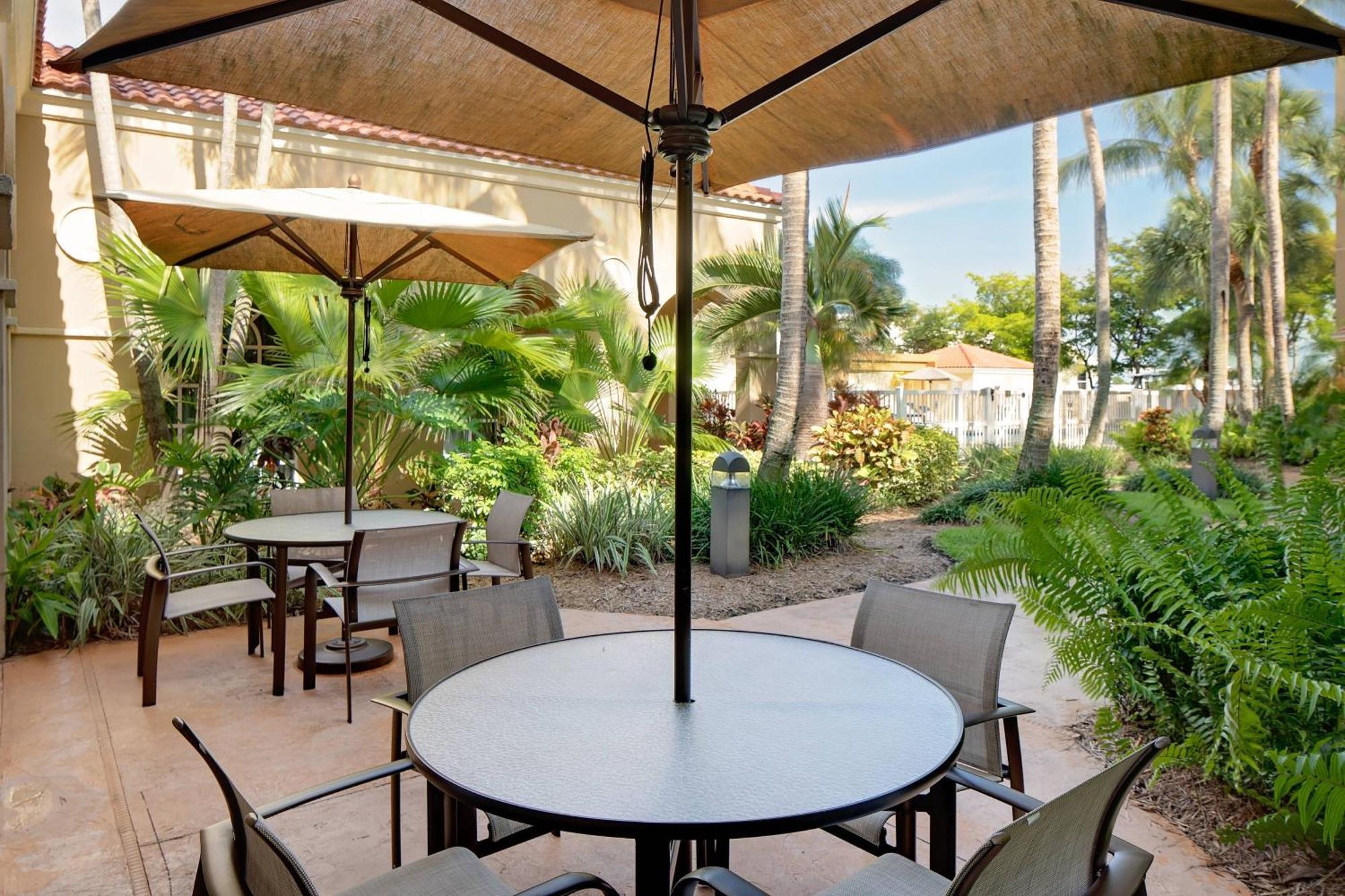 Courtyard By Marriott Fort Lauderdale North/Cypress Creek Exteriér fotografie
